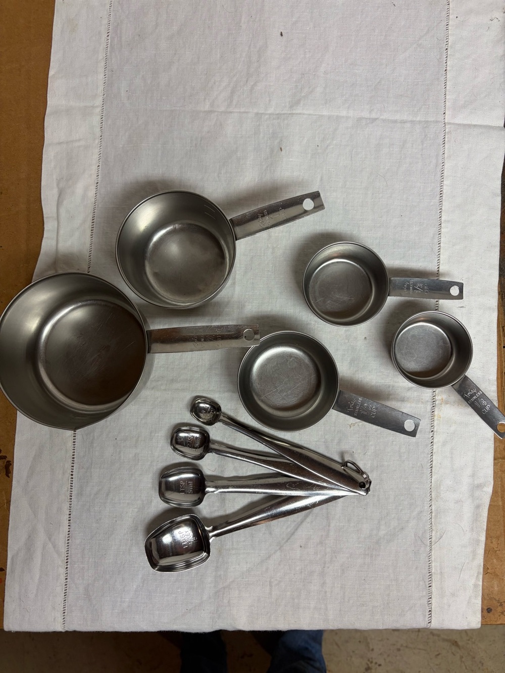 Vintage Foley Script piece set measuring cups and spoons… Includes RARE 2 cup